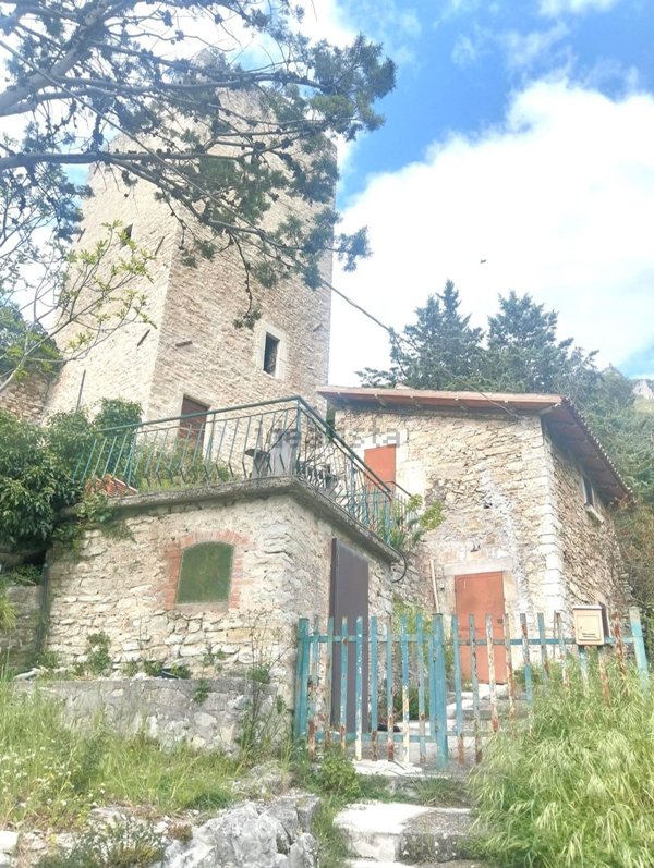 casa indipendente in vendita a Ferentillo in zona Terria