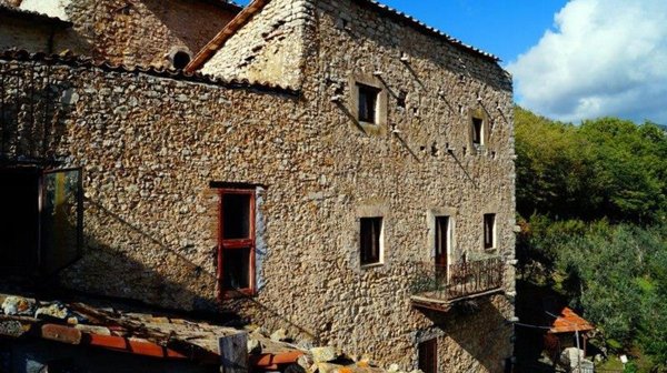 casa indipendente in vendita a Ferentillo in zona San Mamiliano