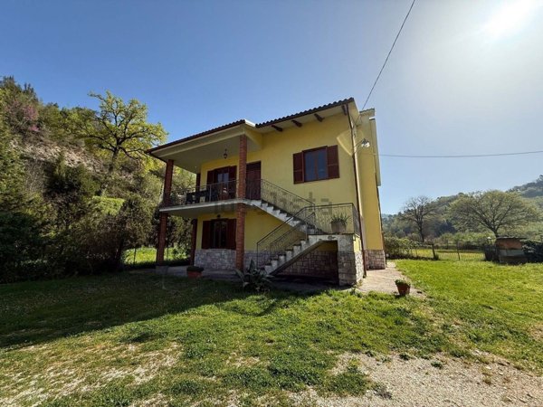 casa indipendente in vendita a Ferentillo