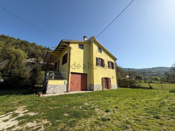 casa indipendente in vendita a Ferentillo