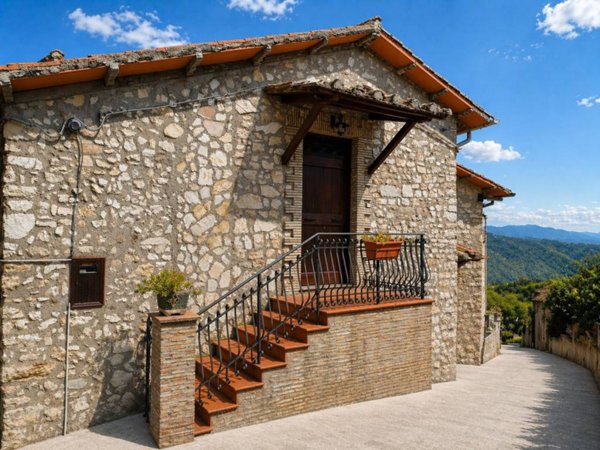 casa indipendente in vendita a Ferentillo