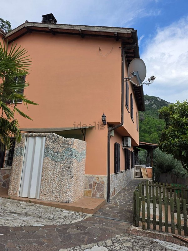 casa indipendente in vendita a Ferentillo