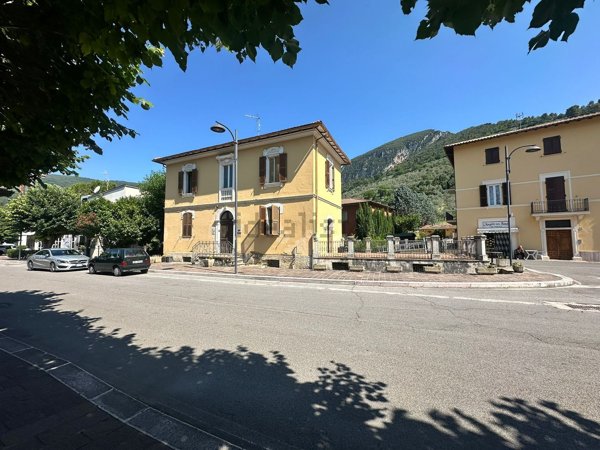 casa indipendente in vendita a Ferentillo