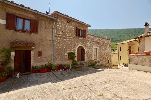 appartamento in vendita a Ferentillo in zona Castellonalto