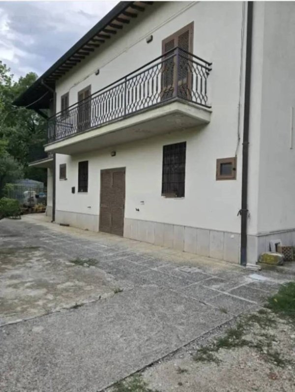 casa indipendente in vendita a Ferentillo