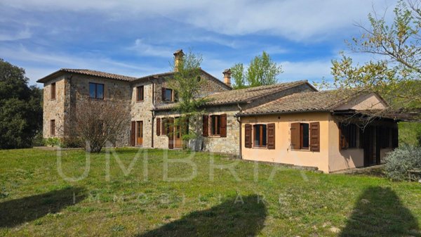 casale in vendita a Ficulle