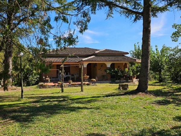 casa indipendente in vendita a Giove