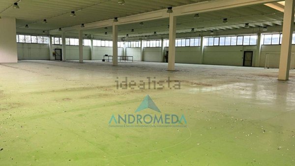 negozio in vendita a Giove