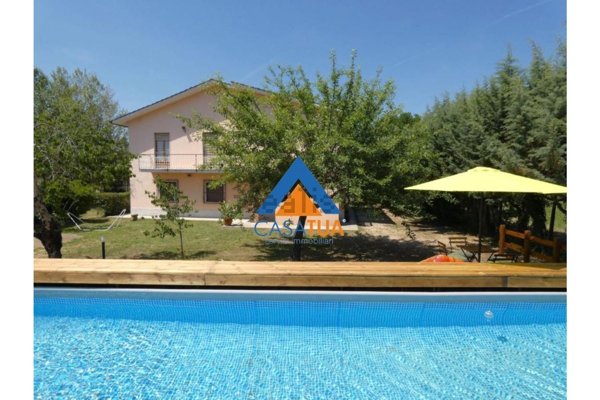 casa indipendente in vendita a Giove