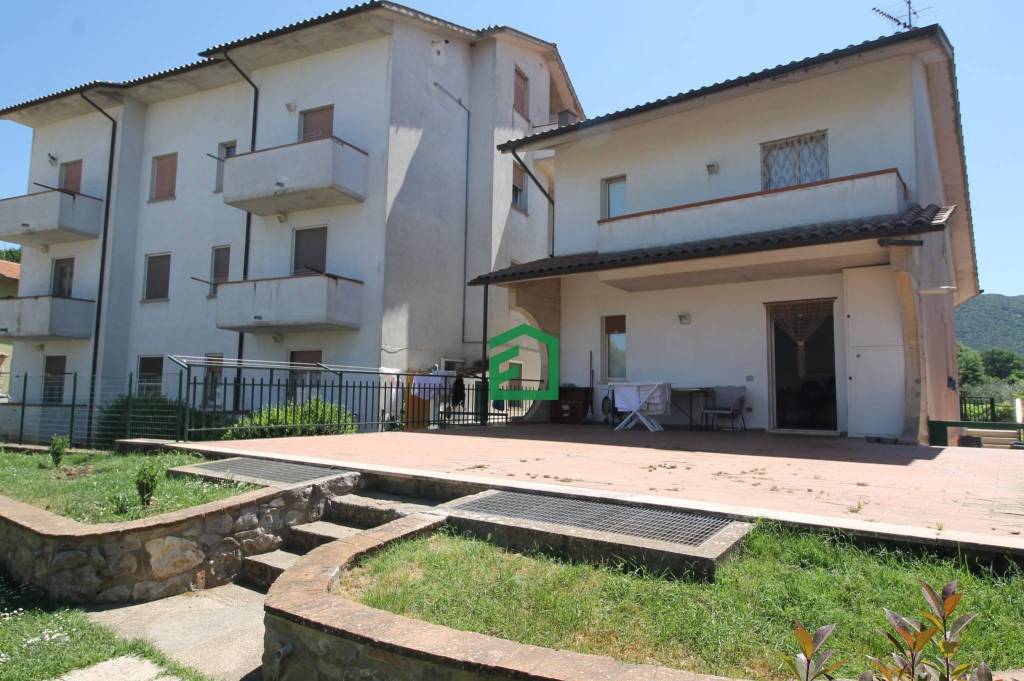 casa indipendente in vendita a Guardea
