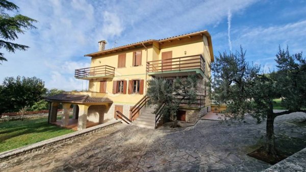 casa indipendente in vendita a Guardea