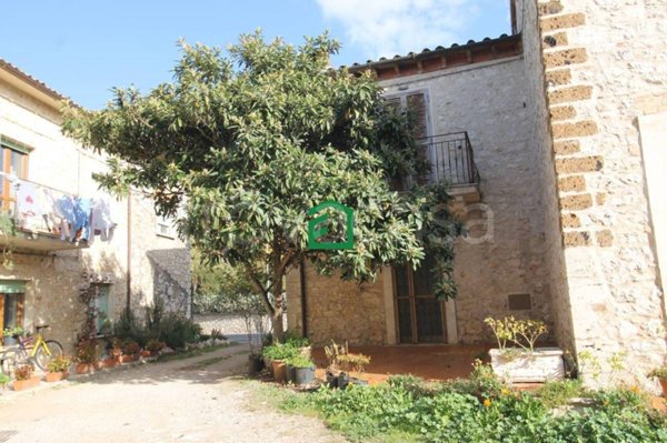 casa indipendente in vendita a Guardea