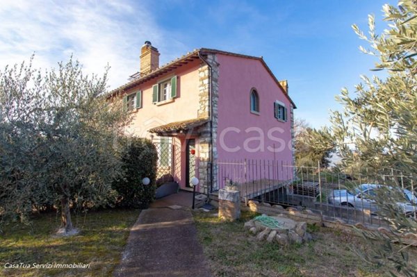 casa indipendente in vendita a Guardea in zona Poggio