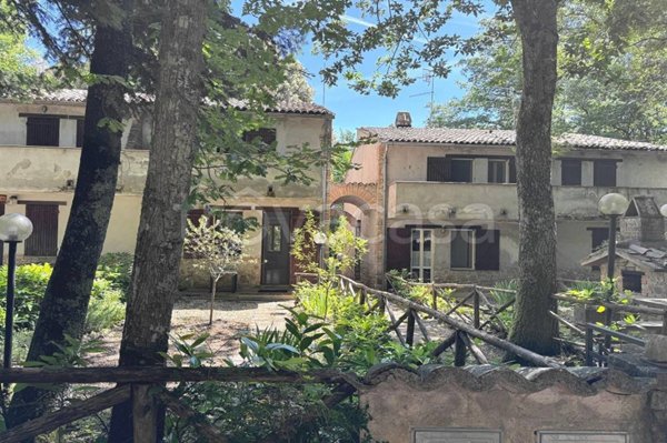 casa indipendente in vendita a Guardea in zona Frattuccia