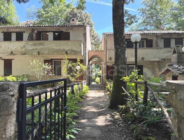 casa indipendente in vendita a Guardea in zona Frattuccia