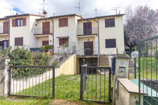 casa indipendente in vendita a Guardea in zona Poggio
