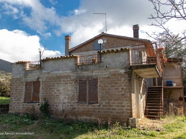 casa indipendente in vendita a Guardea