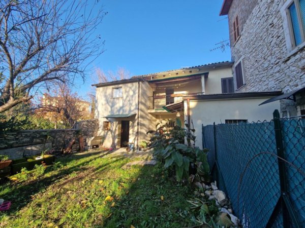 casa indipendente in vendita a Guardea