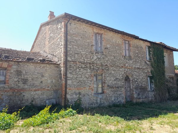 casale in vendita a Guardea