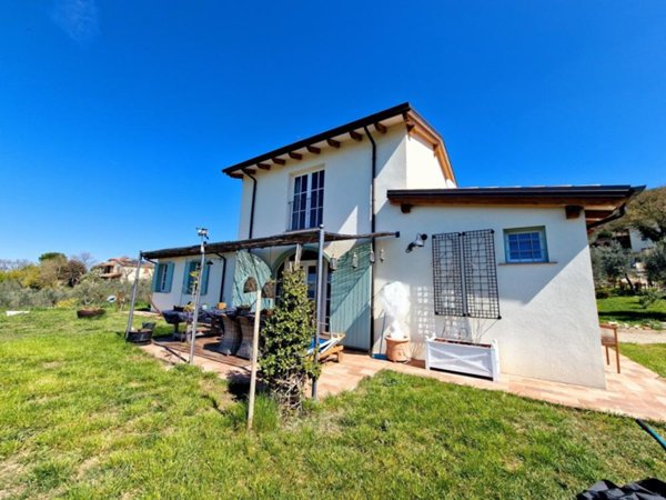 casa indipendente in vendita a Guardea