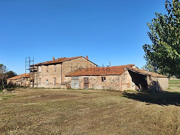 casale in vendita a Guardea