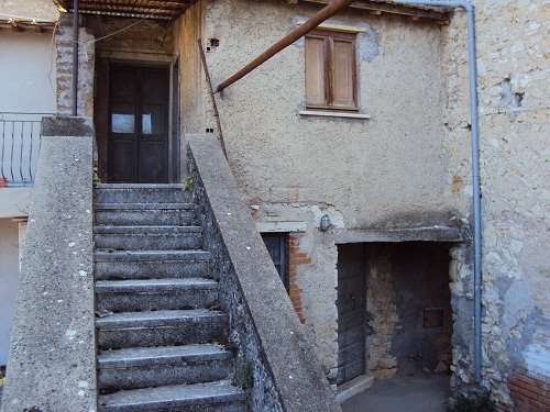 casa indipendente in vendita a Guardea