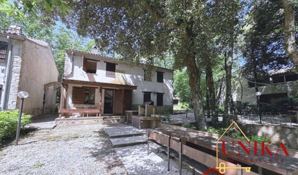 casa indipendente in vendita a Guardea in zona Frattuccia