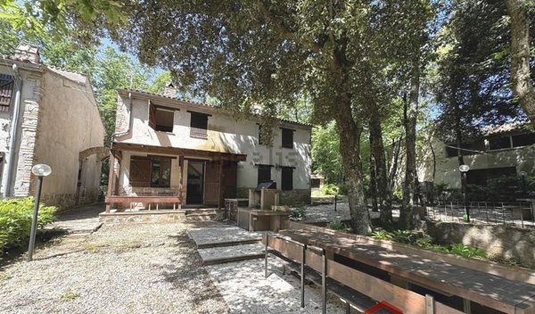 casa indipendente in vendita a Guardea
