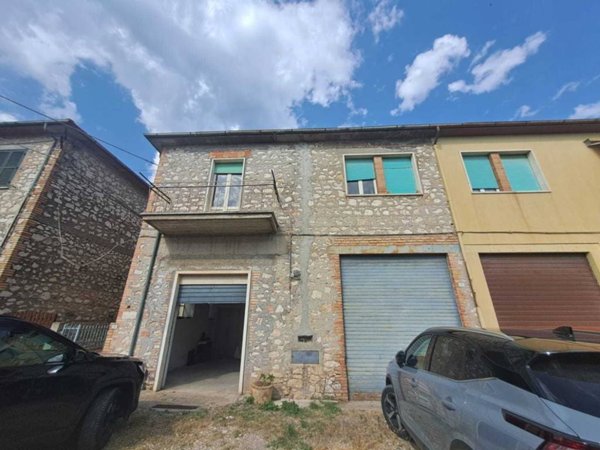 casa indipendente in vendita a Guardea
