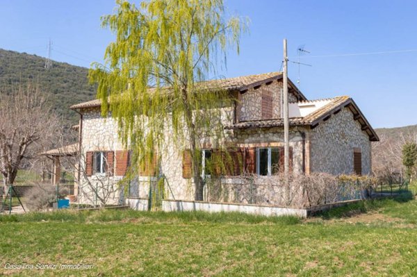 casa indipendente in vendita a Guardea