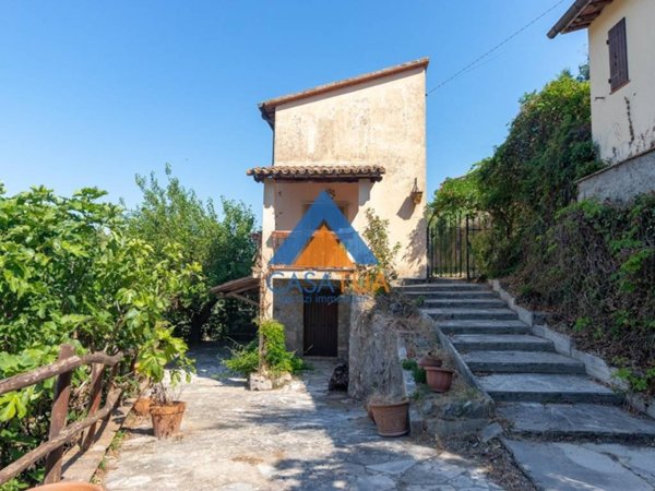 casa indipendente in vendita a Guardea