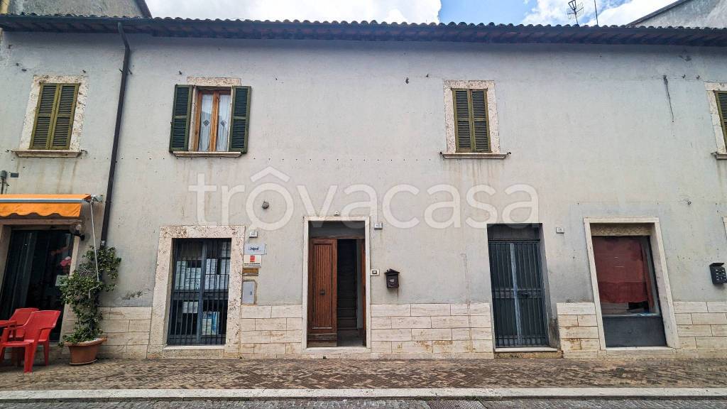 casa indipendente in vendita a Guardea