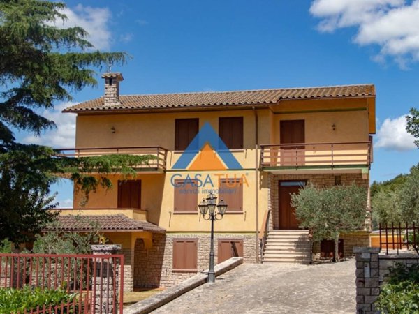 casa indipendente in vendita a Guardea
