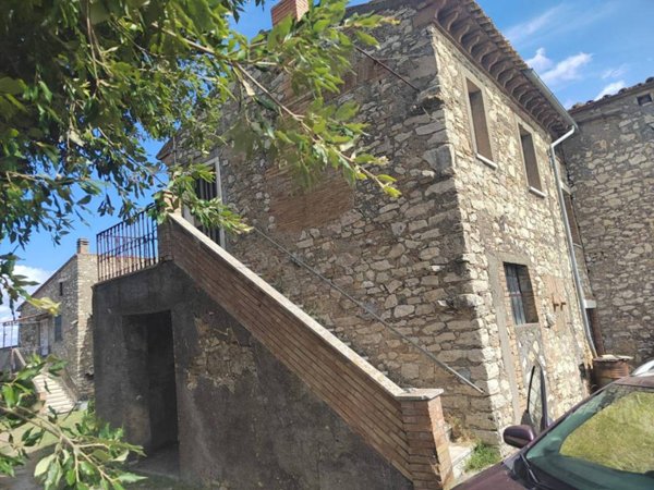casa indipendente in vendita a Guardea