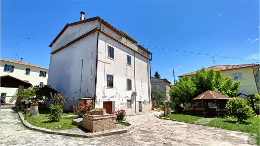 casa indipendente in vendita a Guardea
