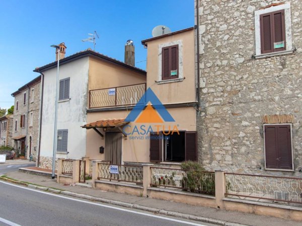 casa indipendente in vendita a Guardea