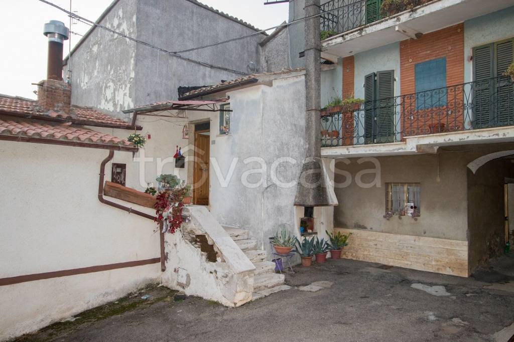 casa indipendente in vendita a Guardea