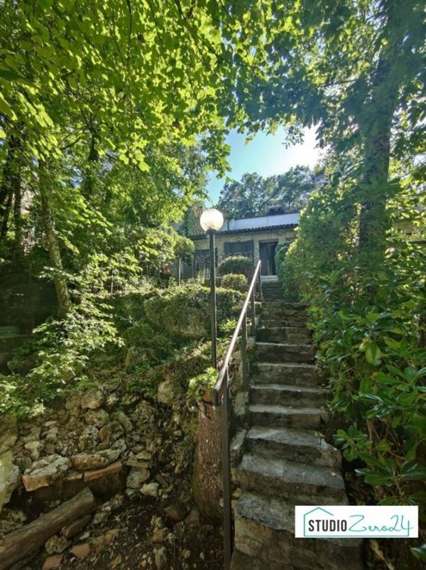 casa indipendente in vendita a Guardea in zona Frattuccia