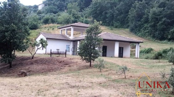 casa indipendente in vendita a Guardea