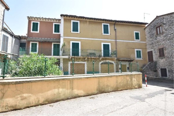 casa semindipendente in vendita a Guardea