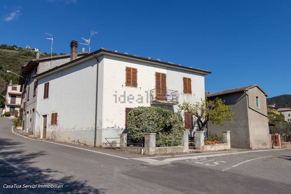 casa indipendente in vendita a Guardea