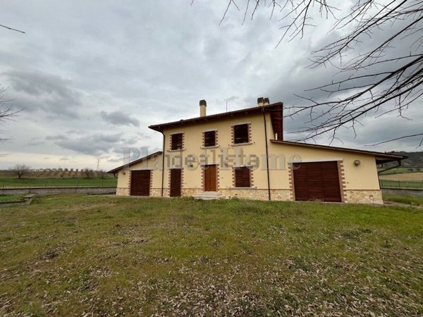 casa indipendente in vendita a Guardea
