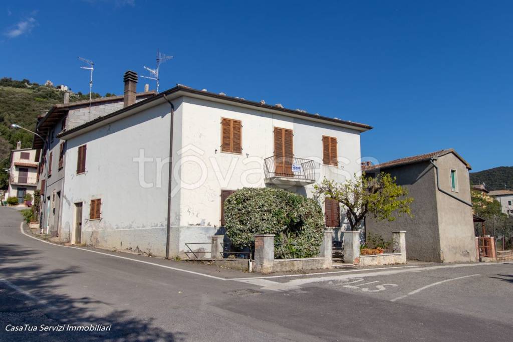 casa indipendente in vendita a Guardea