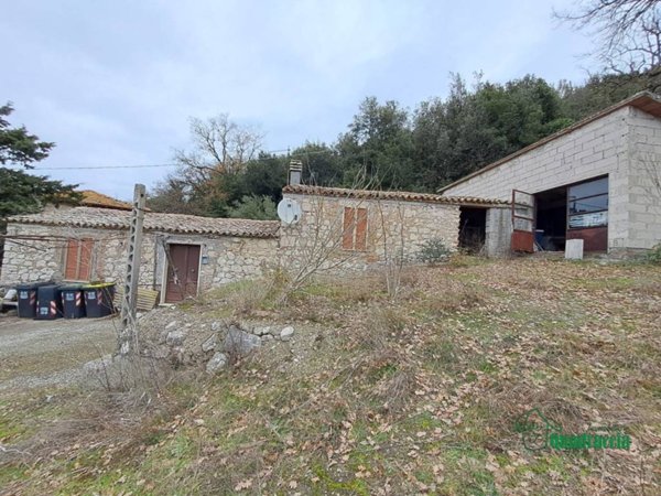 casa indipendente in vendita a Guardea