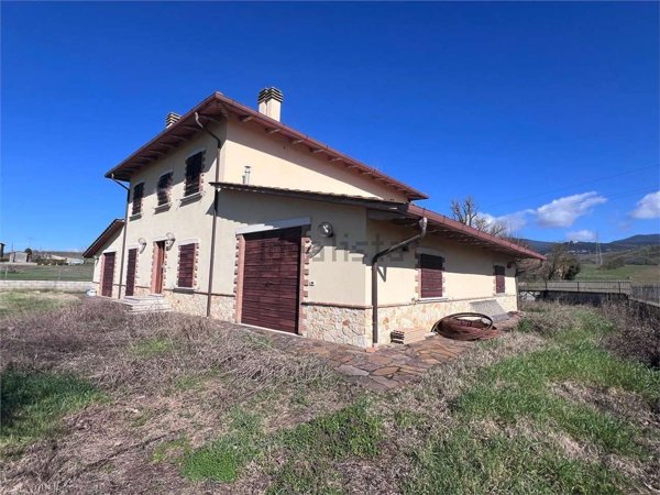 casa indipendente in vendita a Guardea