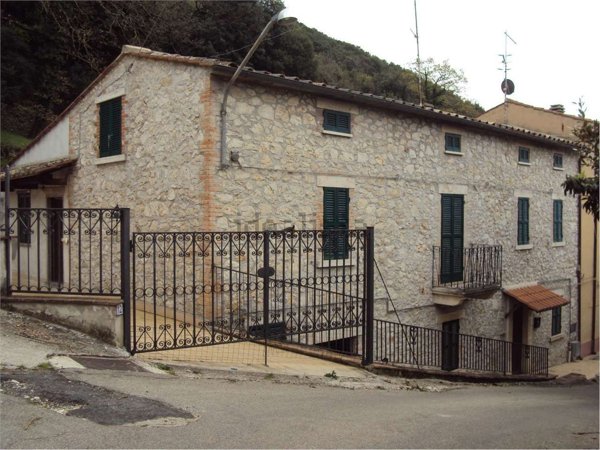 casa semindipendente in vendita a Guardea in zona Poggio