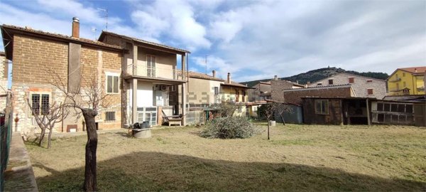 casa indipendente in vendita a Guardea