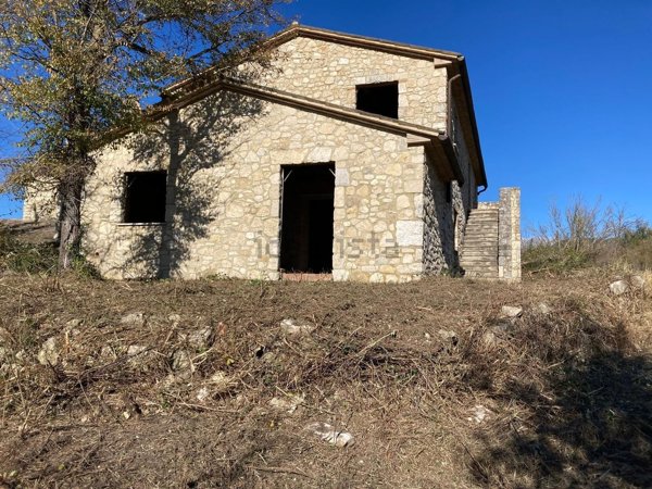 casale in vendita a Guardea in zona Poggio