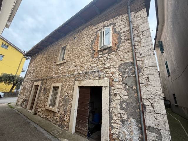 casa indipendente in vendita a Guardea