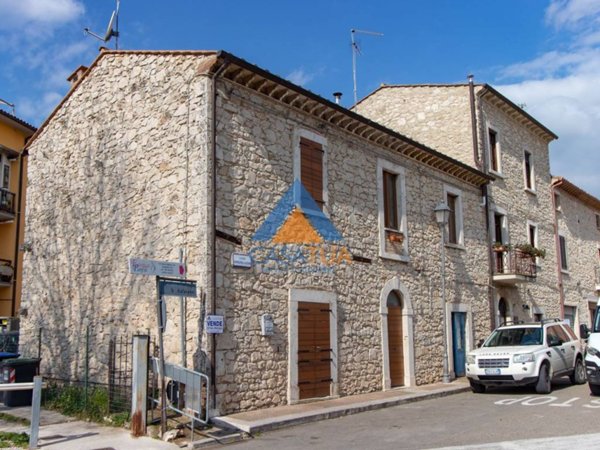 casa indipendente in vendita a Guardea